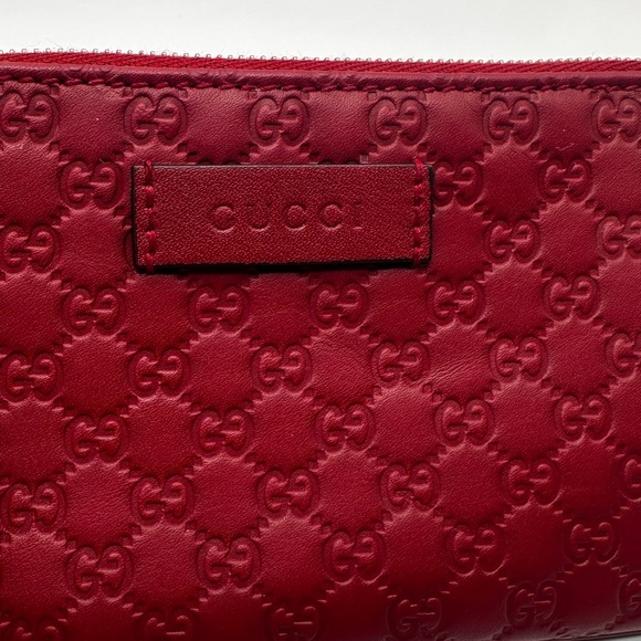 Gucci
Microguccissima Pattern Leather Pouch - Picture 3 of 11